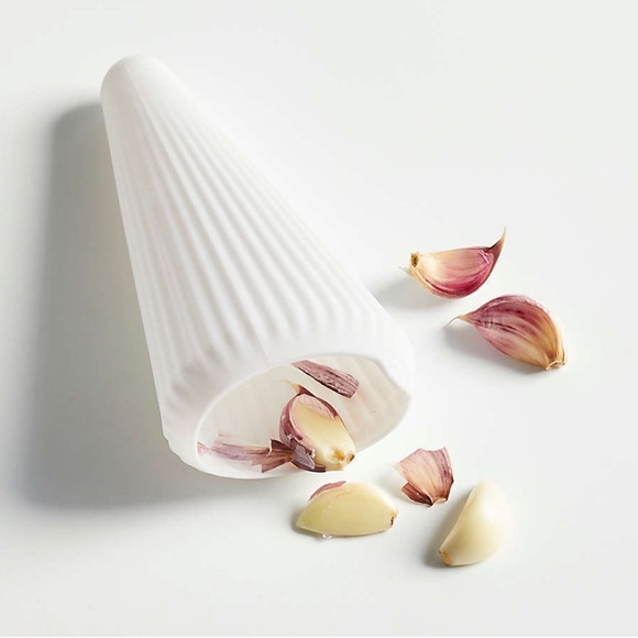 Chef'n GarlicCone Garlic Peeler - Picture 3 of 14